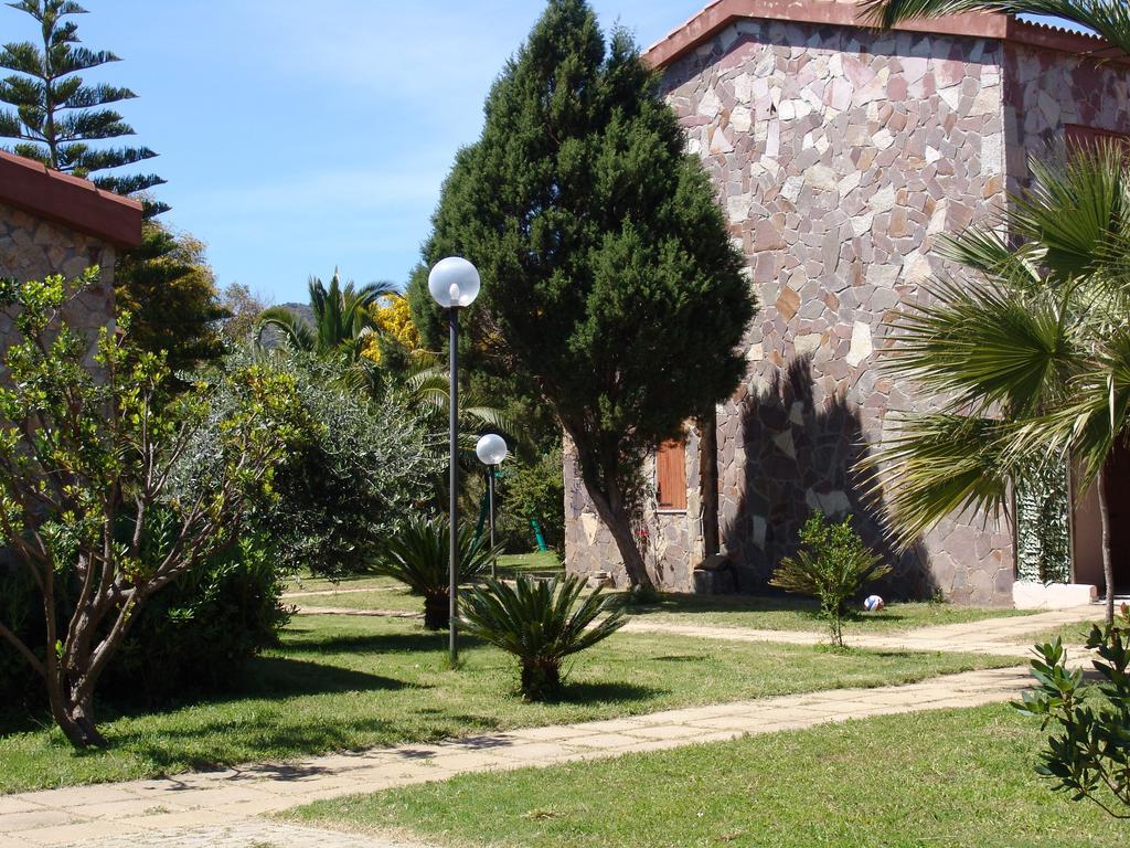 Il Gabbiano Hotel Chia Exterior photo